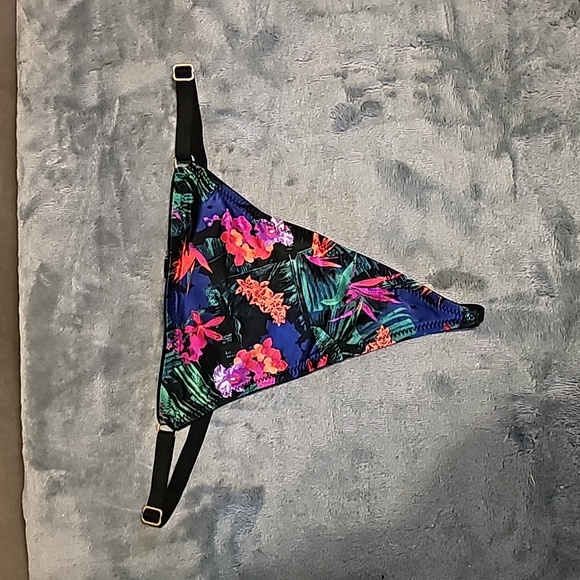 Victoria's Secret Other - NWT Victoria's Secret flower print v-string thong